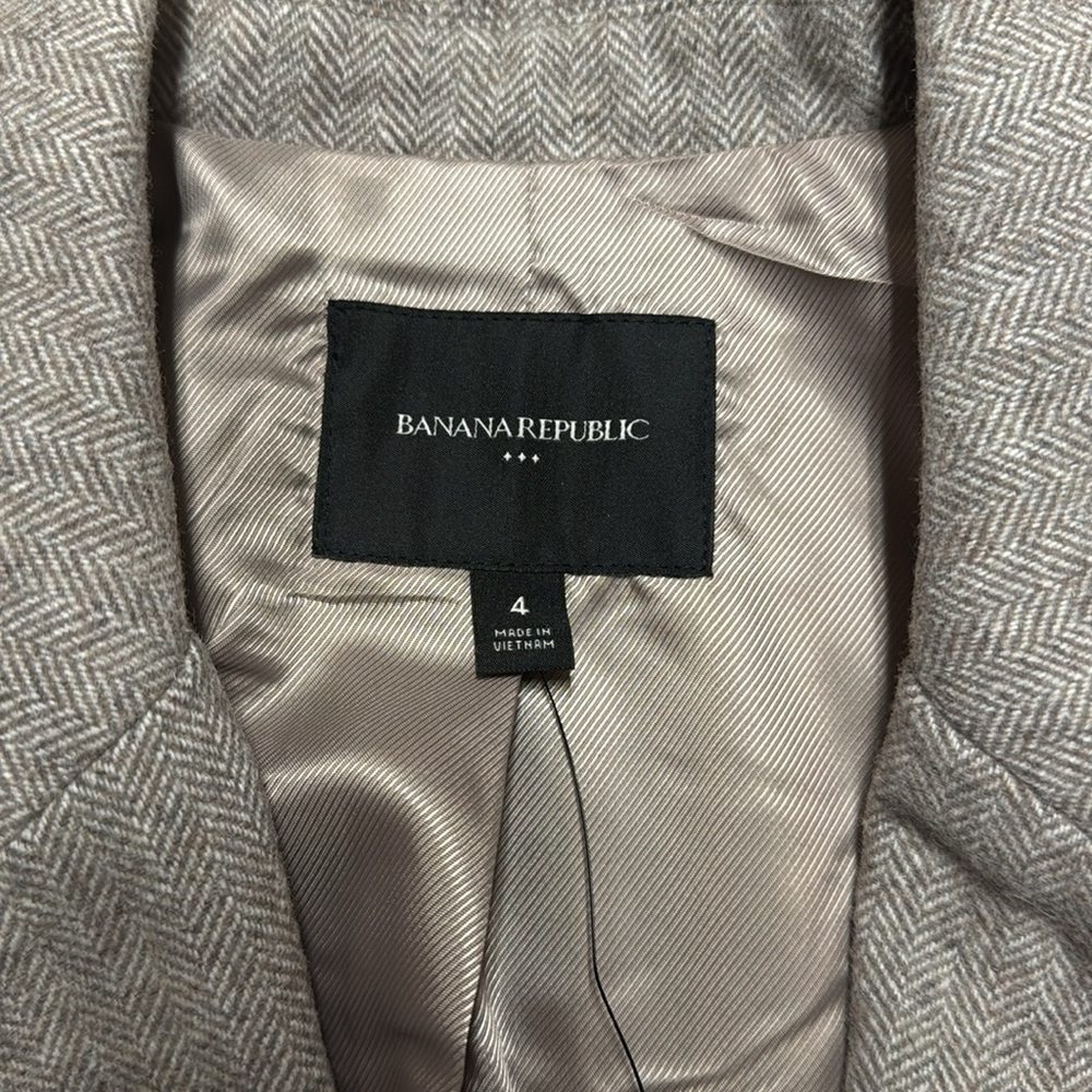 Banana Republic Factory women Wool-Blend Herringbone Blazer. Size 4. NWT! - Picture 7 of 14